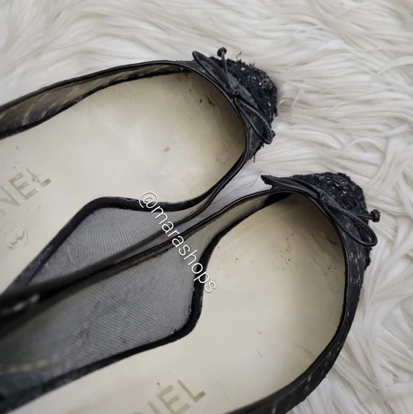 CHANEL Interlocking CC Logo Pumps